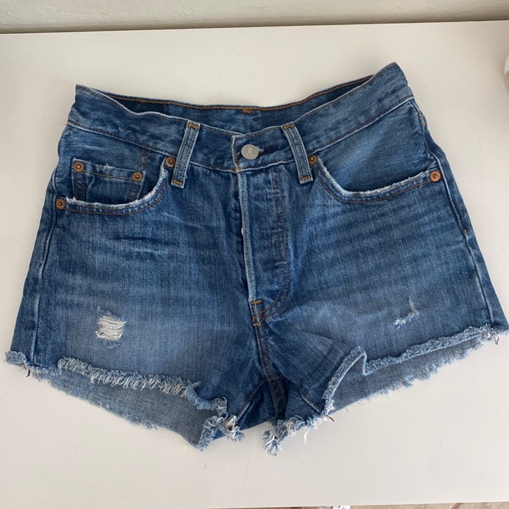 Women’s Levi 501 shorts W24